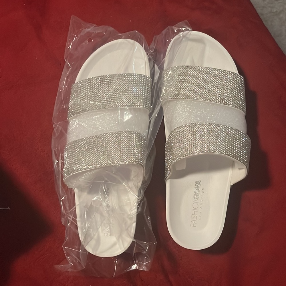 Brand new! Fashion Nova white and sequin platform sandal size 10